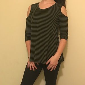 Shoulder cutout half sleeve!